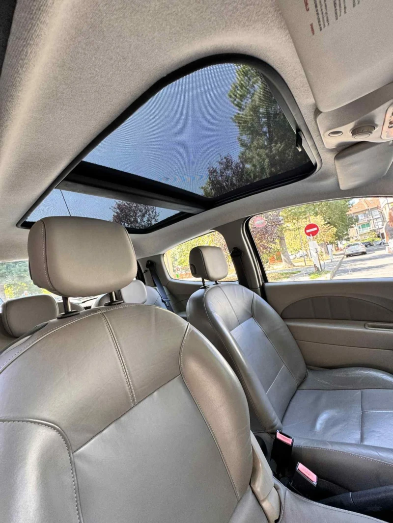 Renault Twingo Initiale, снимка 13 - Автомобили и джипове - 53119379