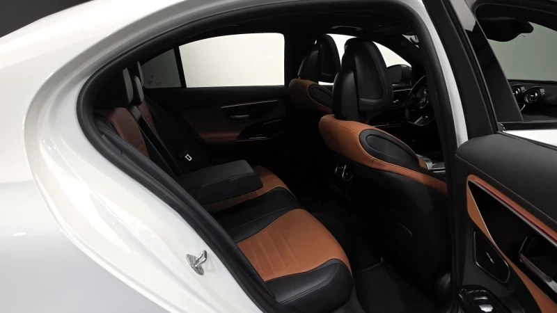 Mercedes-Benz C 300 63 AMG OPTIC* 2 КЛЮЧА* PANO* HUD* KEYLESS* КРАЙНА, снимка 5 - Автомобили и джипове - 55125954