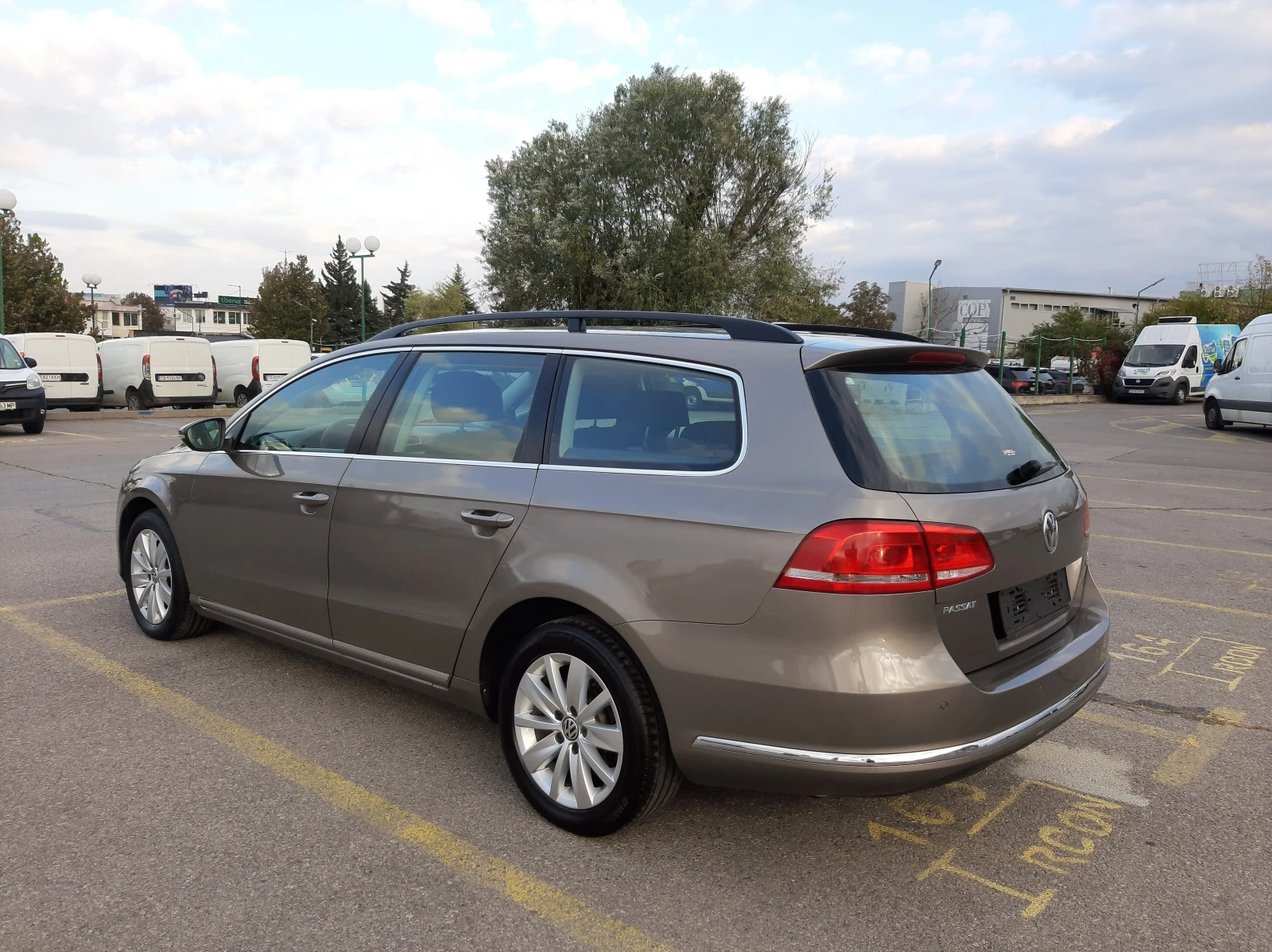 VW Passat * TOP* ИТАЛИЯ* , снимка 8 - Автомобили и джипове - 36263388