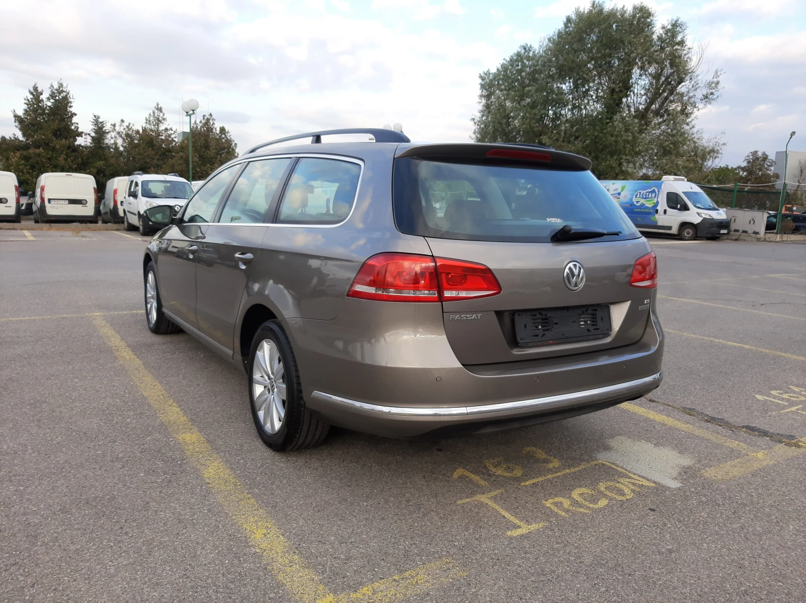 VW Passat * TOP* ИТАЛИЯ* , снимка 7 - Автомобили и джипове - 36263388