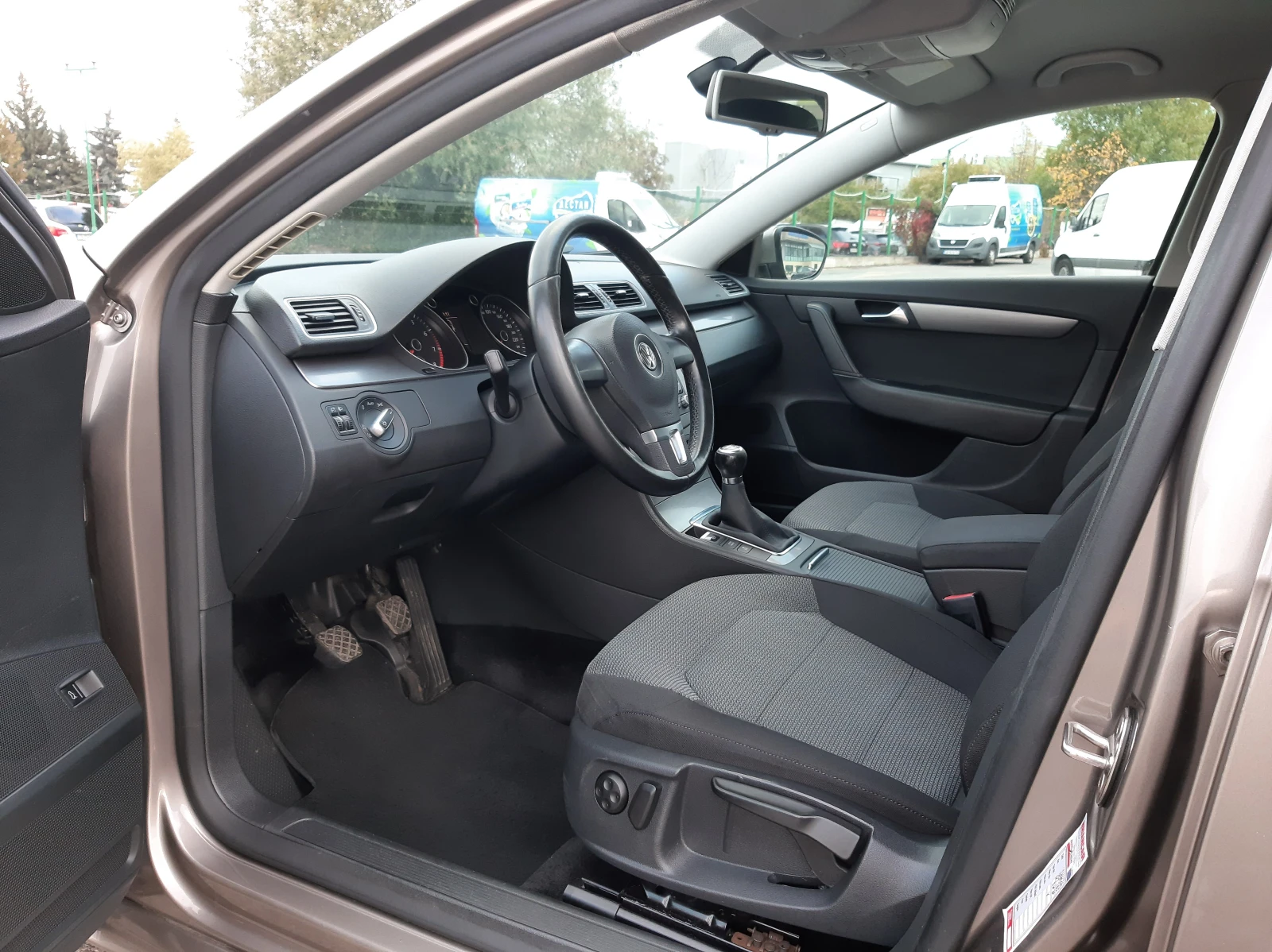 VW Passat * TOP* ИТАЛИЯ* , снимка 13 - Автомобили и джипове - 36263388