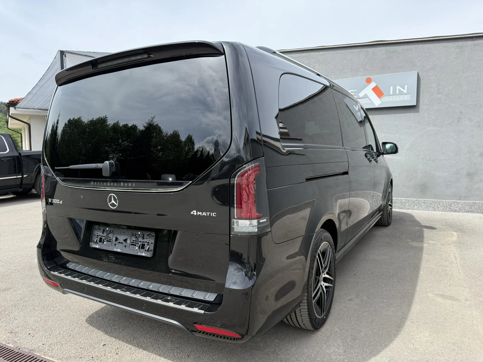 Mercedes-Benz V 300 d 4M* EXTRA LANG* LUXURY* AIRMATIC* BURMESTER - изображение 4