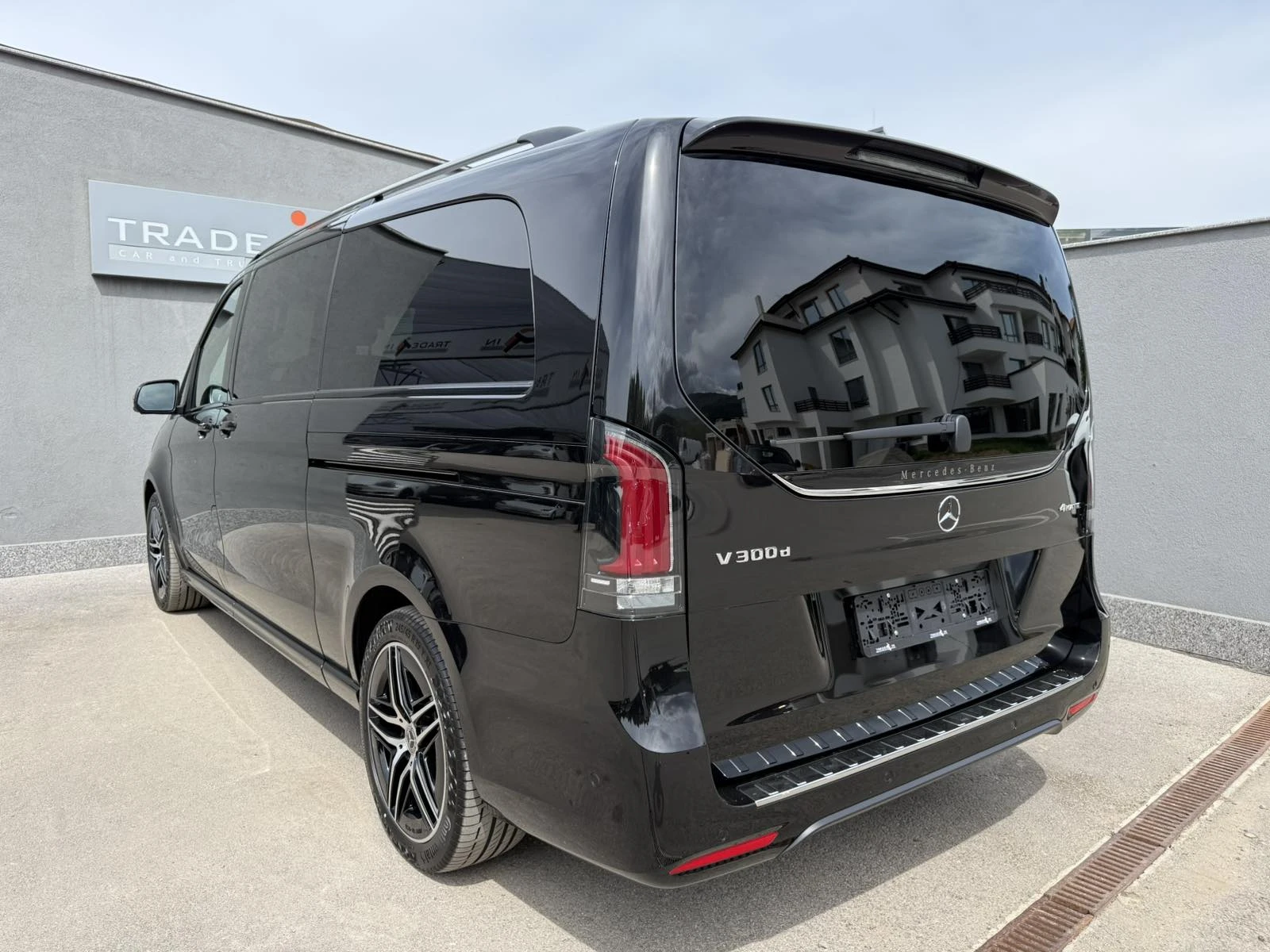 Mercedes-Benz V 300 d 4M* EXTRA LANG* LUXURY* AIRMATIC* BURMESTER - изображение 6