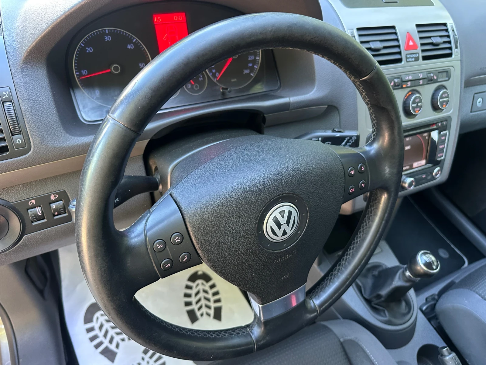 VW Touran 1.9TDI* REALNI KM* UNIKAT - изображение 9