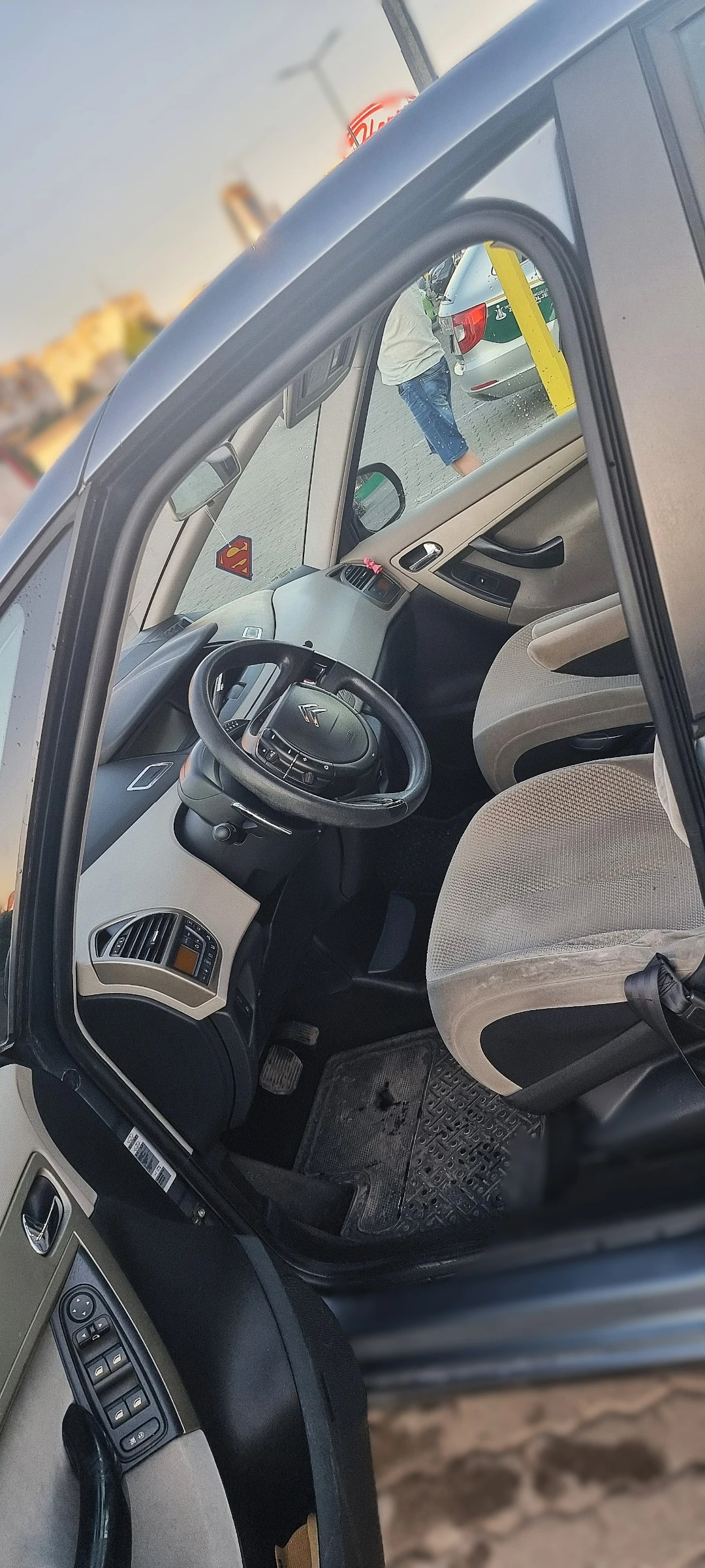 Citroen Grand C4 Picasso икономичен и обслужен семеен автомобил - изображение 9
