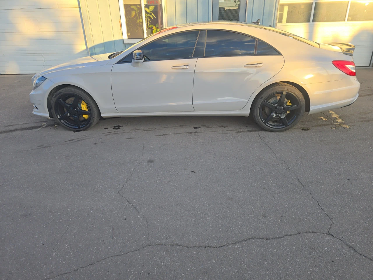 Mercedes-Benz CLS 550 * CARFAX * АВТО КРЕДИТ * ЦЕНА ДО БГ! - изображение 3