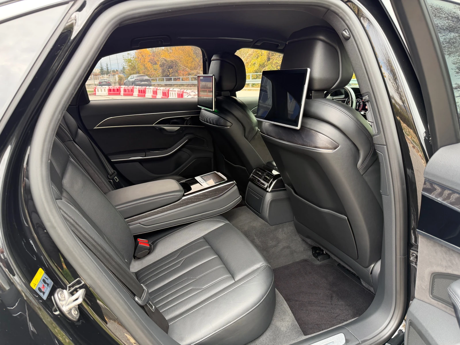 Audi A8 55TFSI/DISTR/NAVI\BANG & OLUFSEN\TVx2\360\FULL !!!, снимка 12 - Автомобили и джипове - 52333791