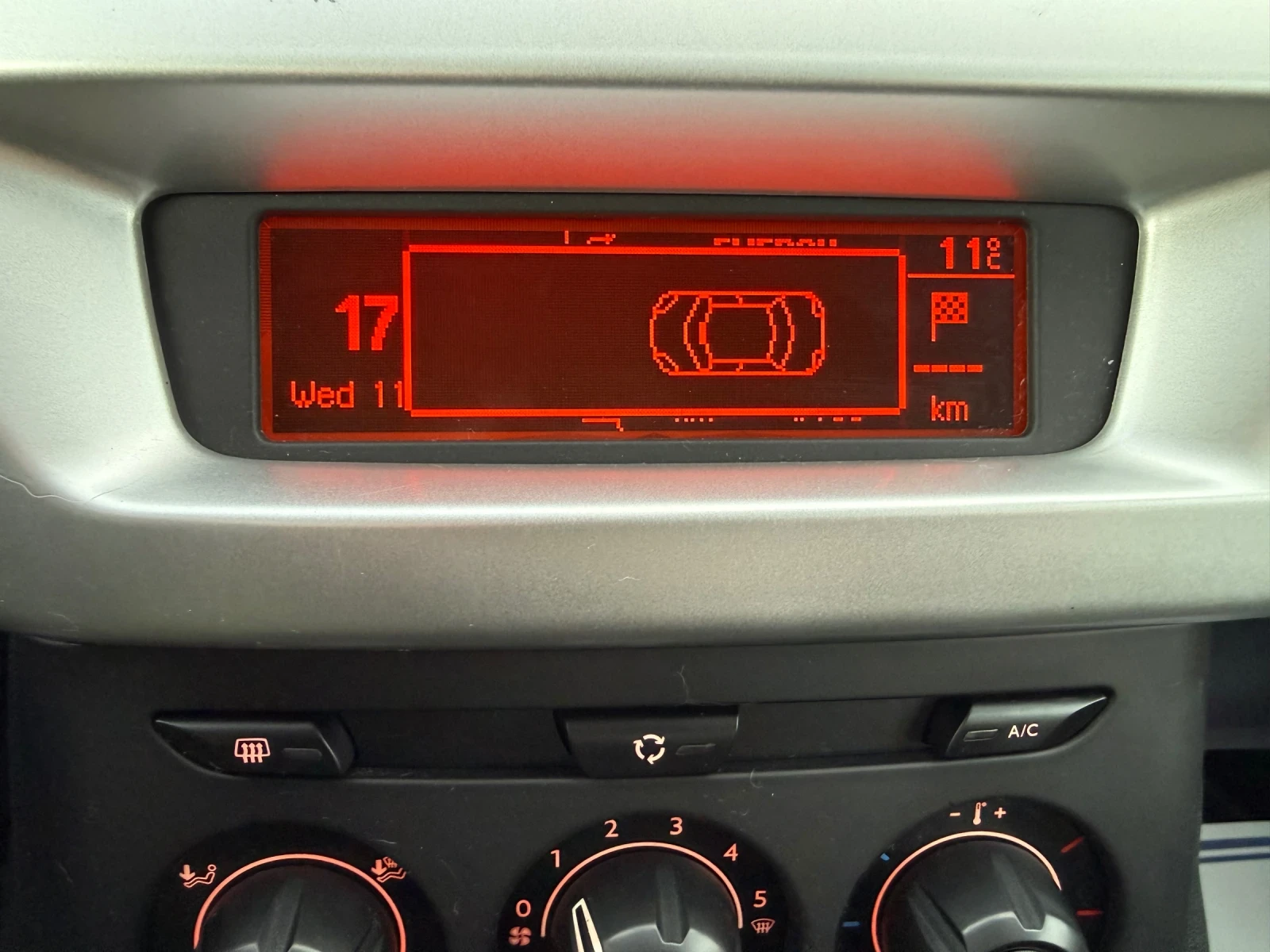 Citroen C3 1.4HDI* 116хил* ОБСЛУЖЕН* , снимка 15 - Автомобили и джипове - 53539879