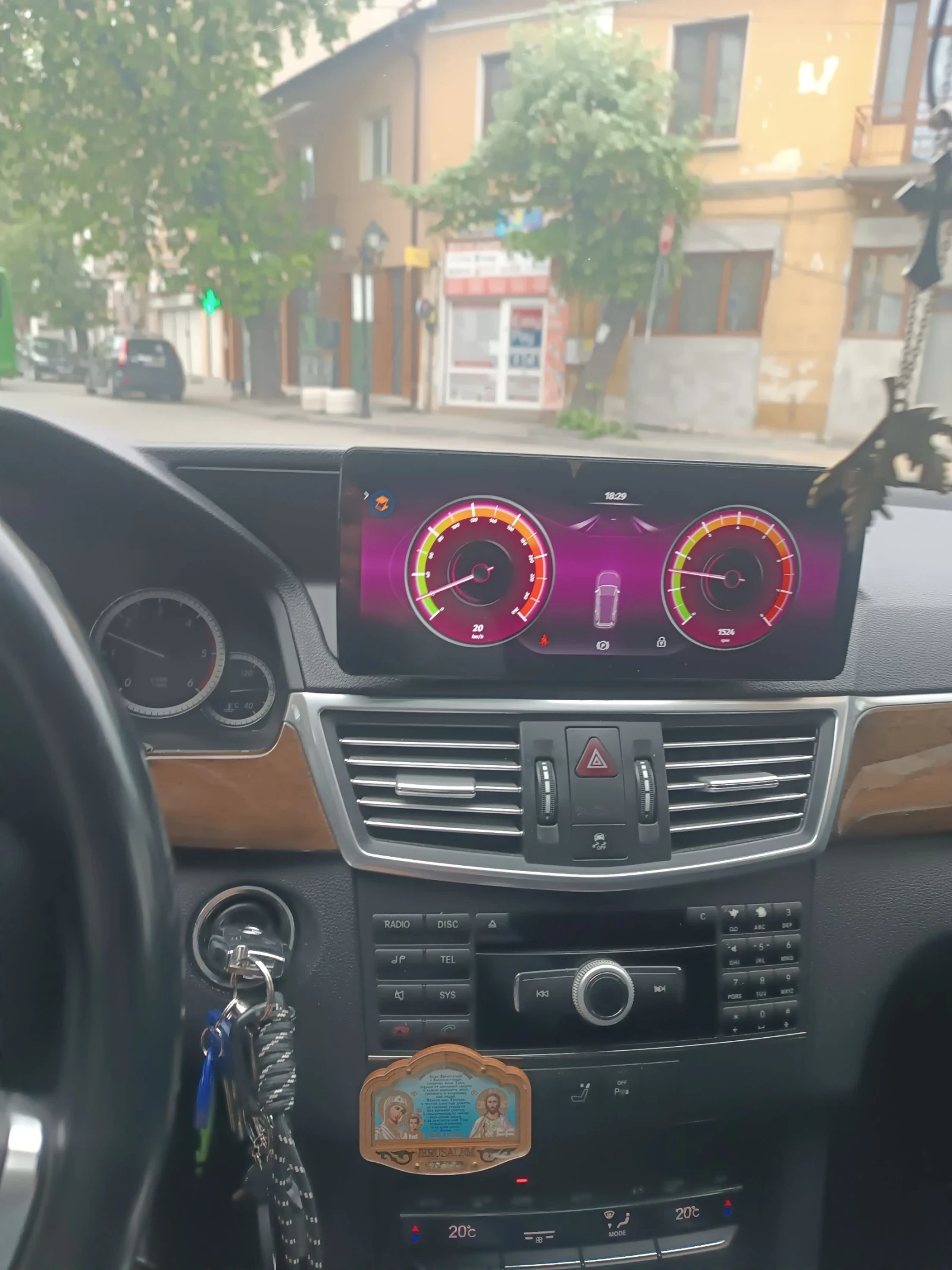 Mercedes-Benz E 200, снимка 9 - Автомобили и джипове - 54588132