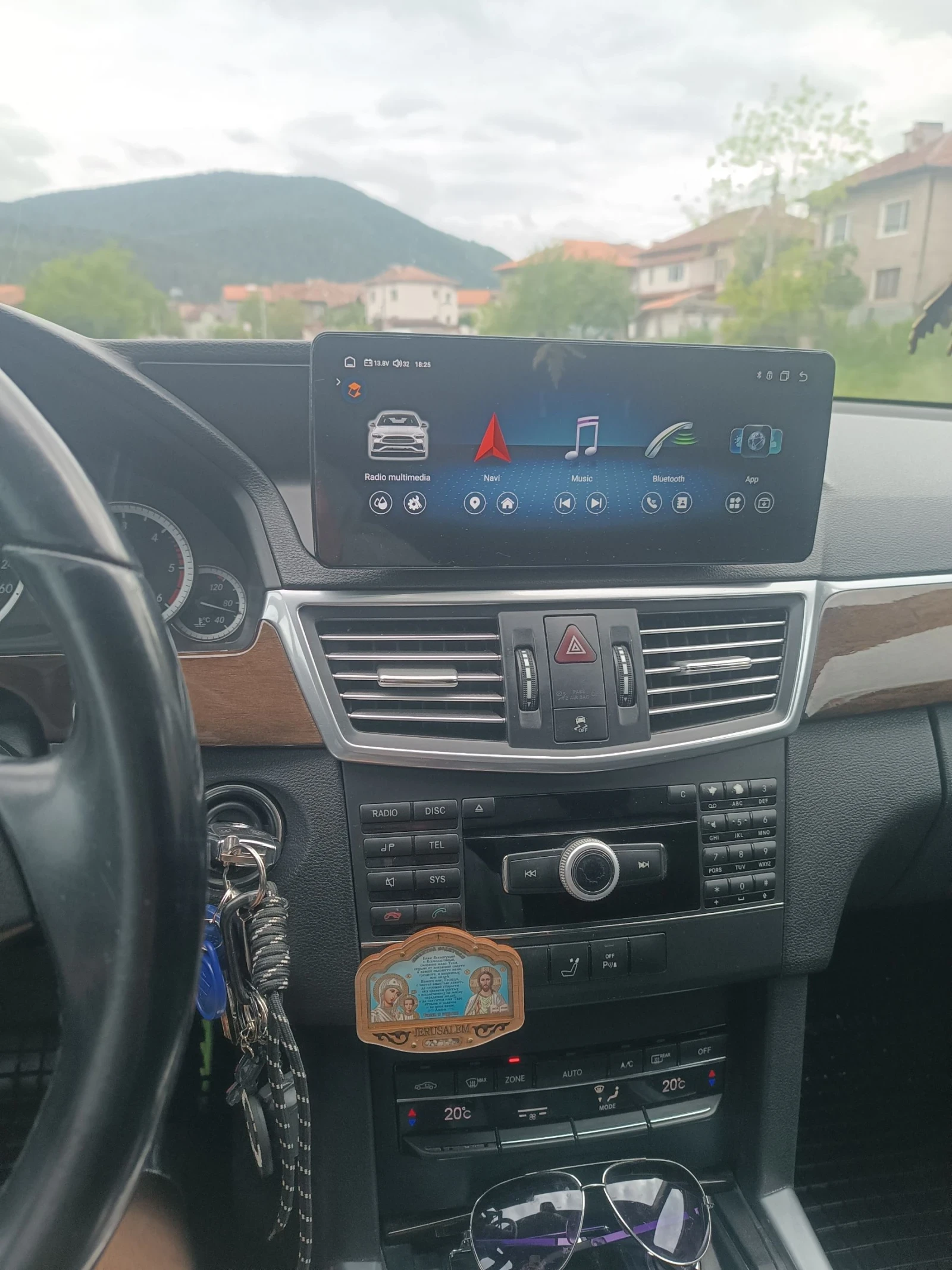 Mercedes-Benz E 200, снимка 8 - Автомобили и джипове - 54588132