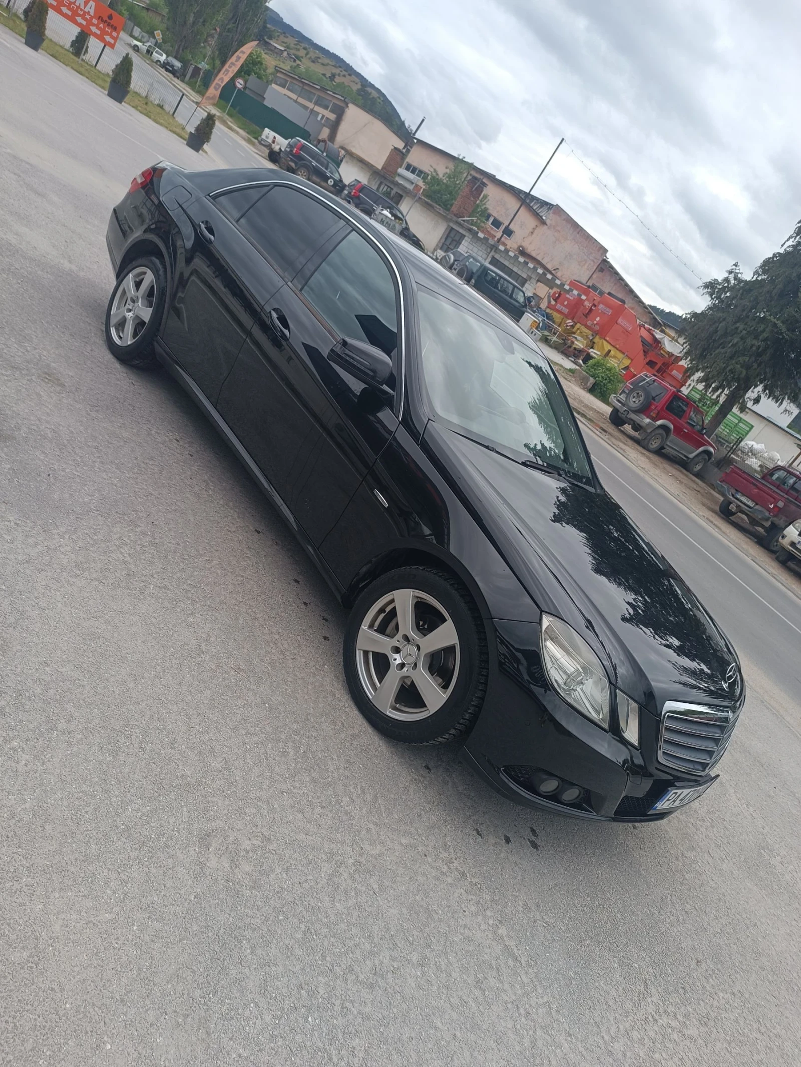 Mercedes-Benz E 200, снимка 3 - Автомобили и джипове - 54588132