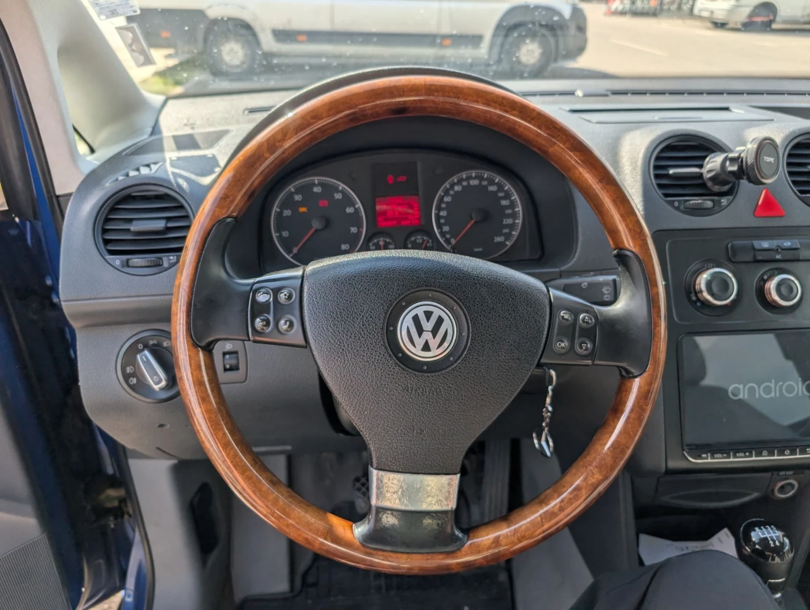 VW Caddy МЕТАН+ ГАЗ  6+ 1  2.0i, снимка 16 - Автомобили и джипове - 54622347