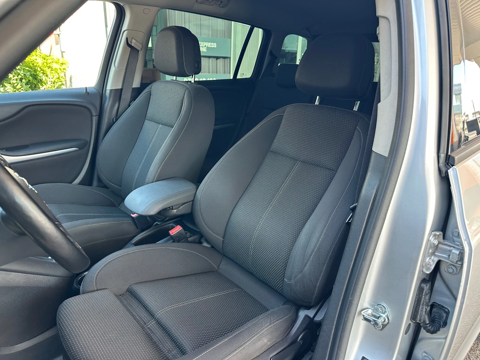 Opel Zafira 2.0CDTI FACELIFT 120 Aniversary, снимка 13 - Автомобили и джипове - 54683670