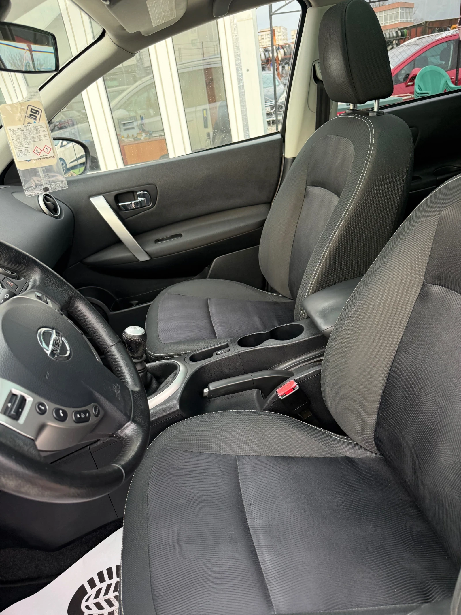 Nissan Qashqai 2.0i Facelift Швейцария 7 места, снимка 9 - Автомобили и джипове - 53759355