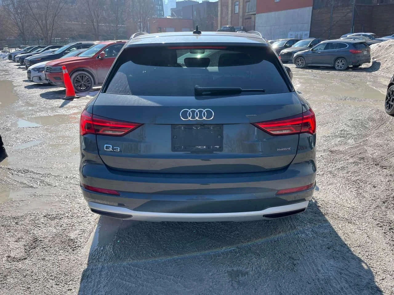 Audi Q3 45 TFSI quattro  CARFAX, снимка 4 - Автомобили и джипове - 53867366