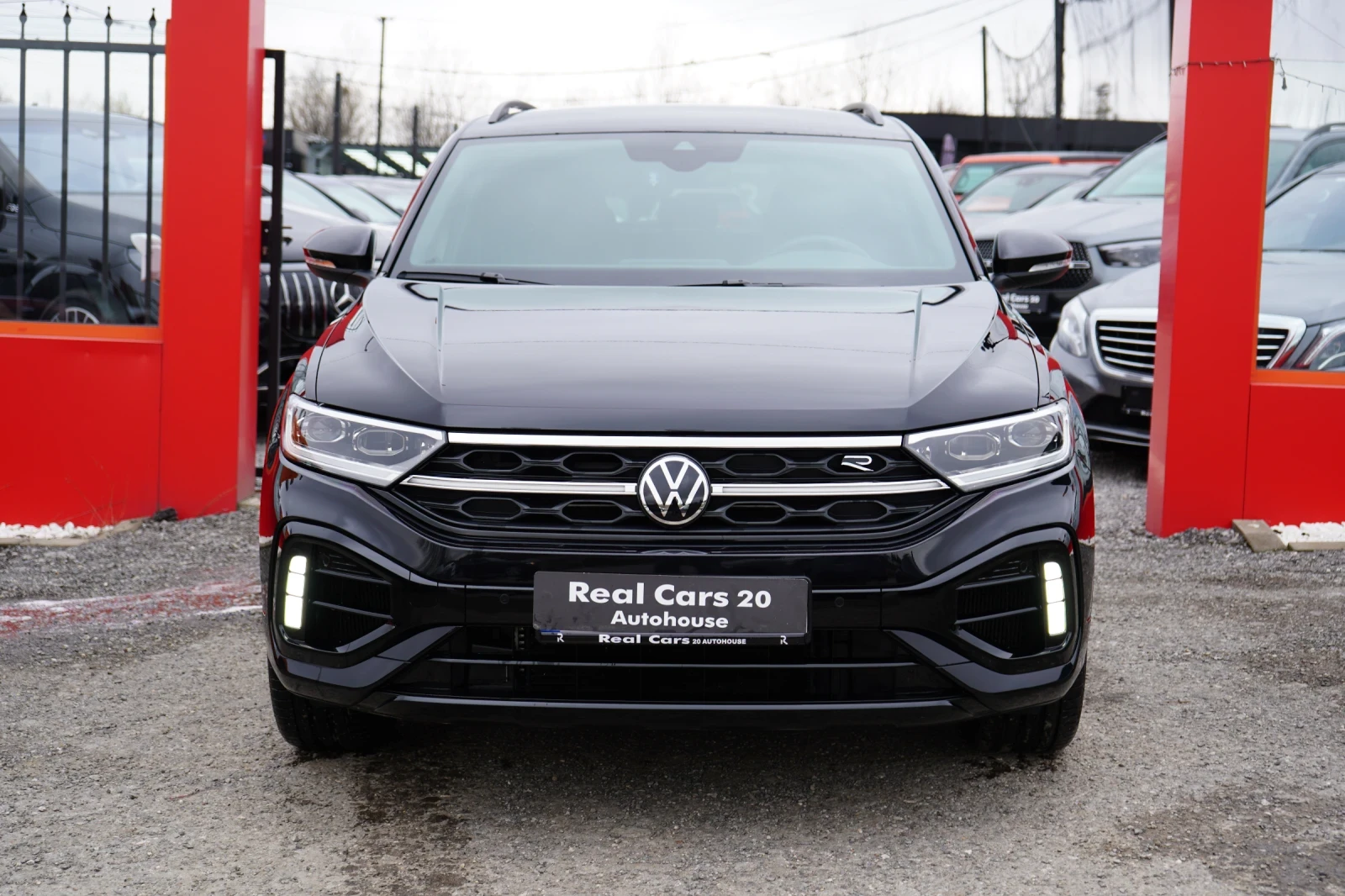 VW T-Roc 2.0TSI* R* AKRAPOVIC* BEATS* DCC, снимка 2 - Автомобили и джипове - 54029951