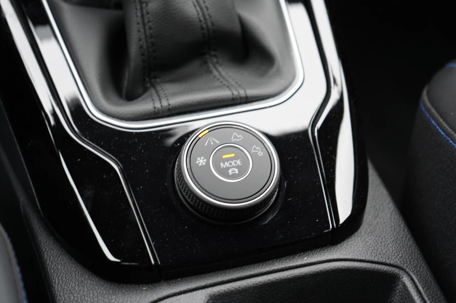 VW T-Roc 2.0TSI* R* AKRAPOVIC* BEATS* DCC, снимка 12 - Автомобили и джипове - 54029951