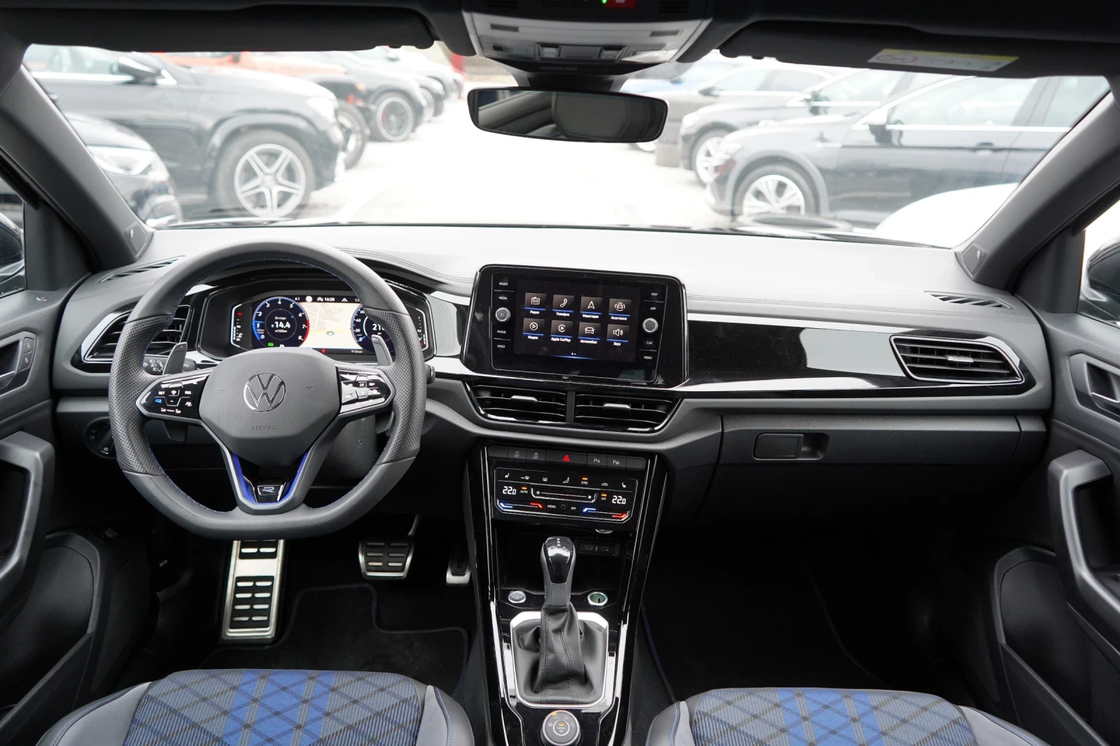 VW T-Roc 2.0TSI* R* AKRAPOVIC* BEATS* DCC, снимка 14 - Автомобили и джипове - 54029951