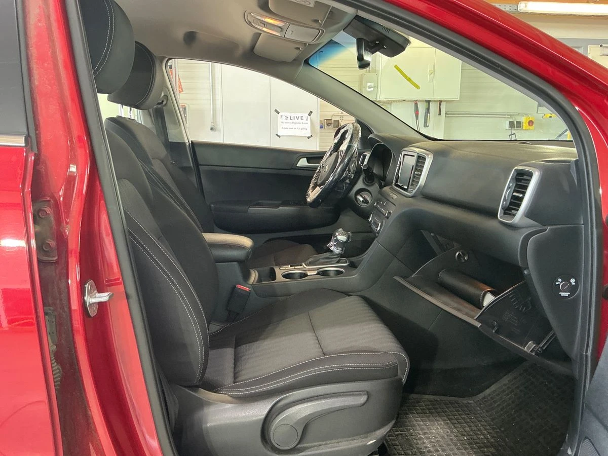Kia Sportage 1.6 CRDI * * ENERGY* * FACE* * , снимка 4 - Автомобили и джипове - 54767748