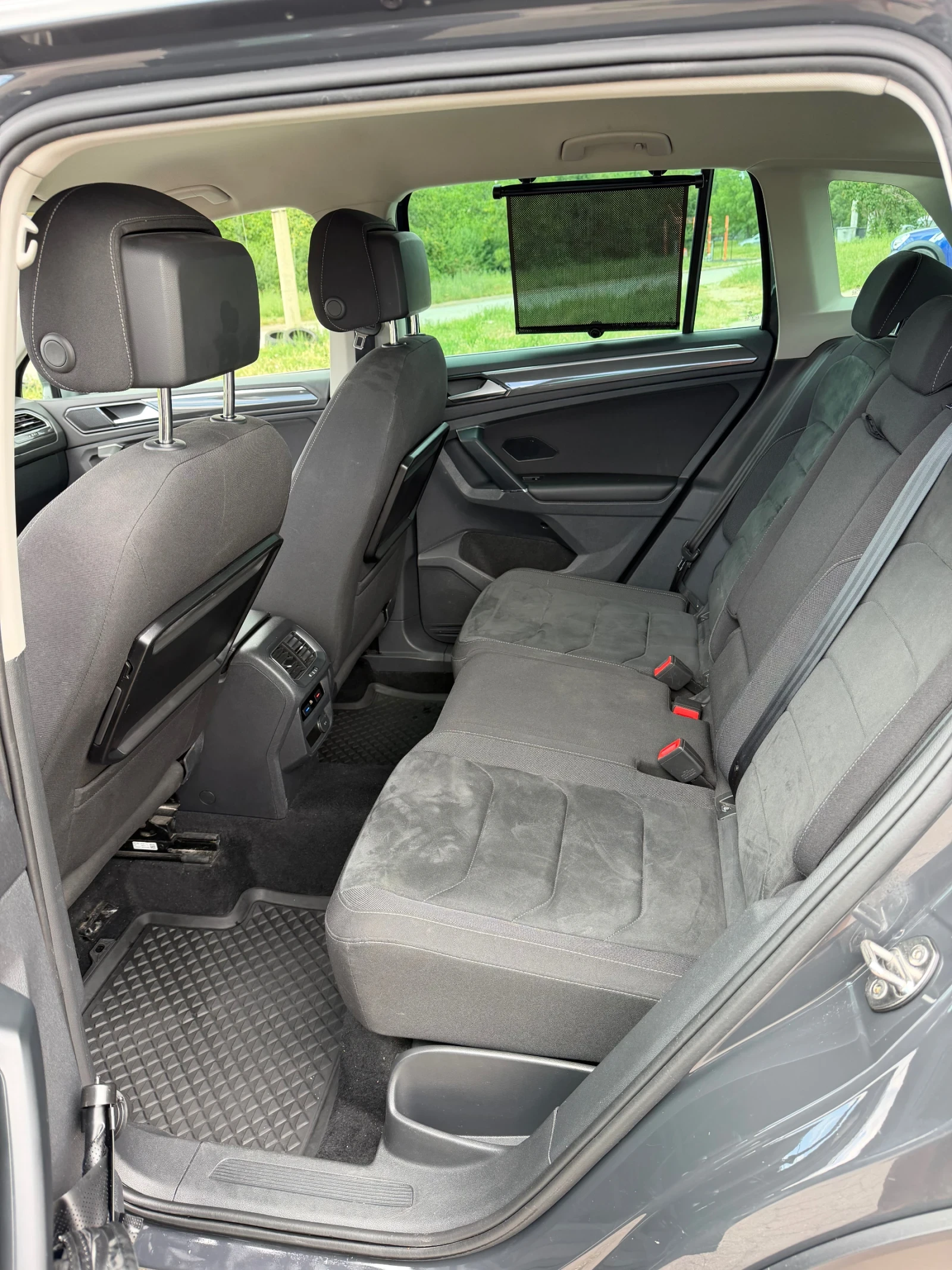 VW Tiguan R-LINE, снимка 12 - Автомобили и джипове - 55191501