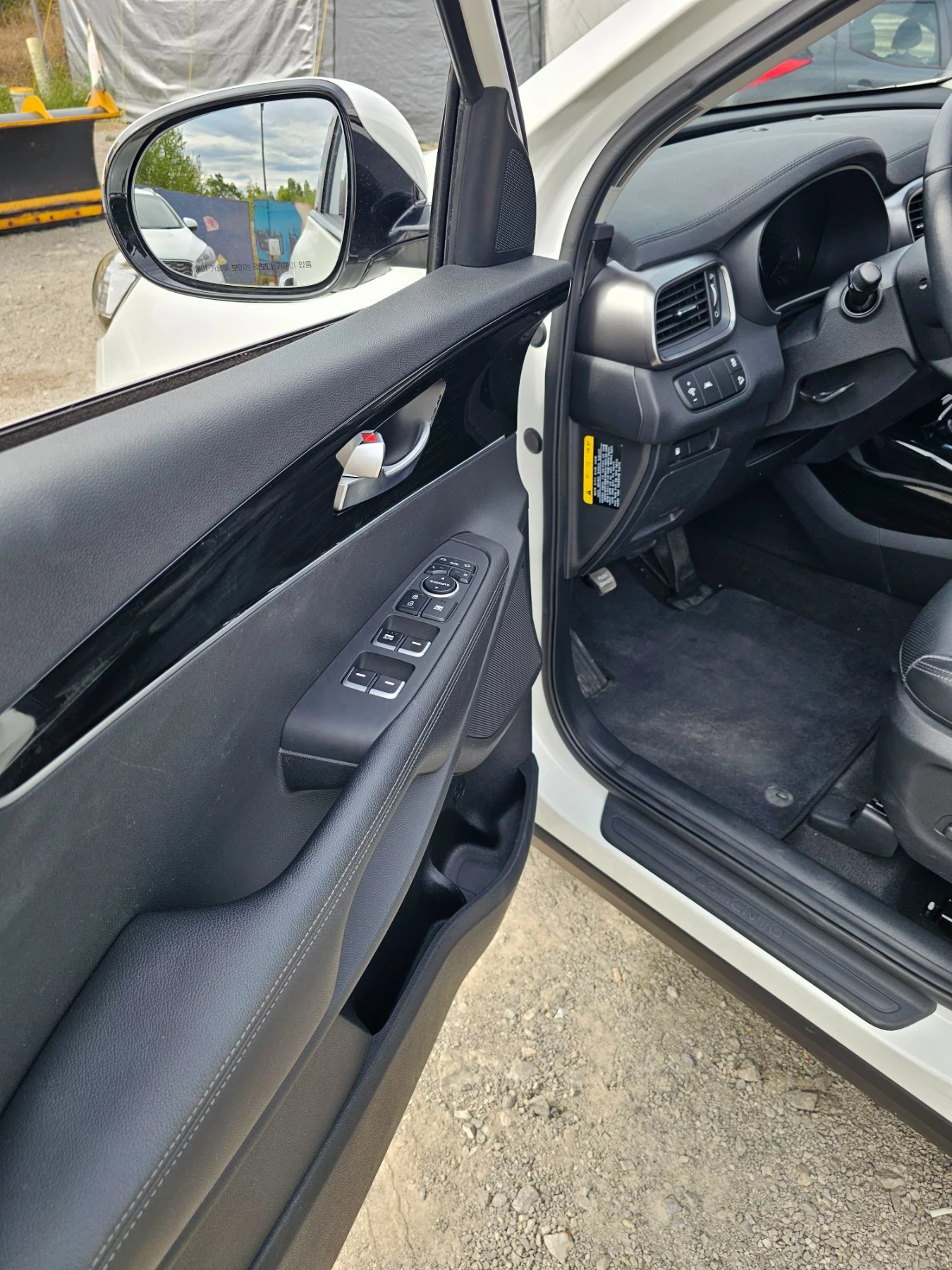 Kia Sorento Наличен в България!, снимка 5 - Автомобили и джипове - 56085459