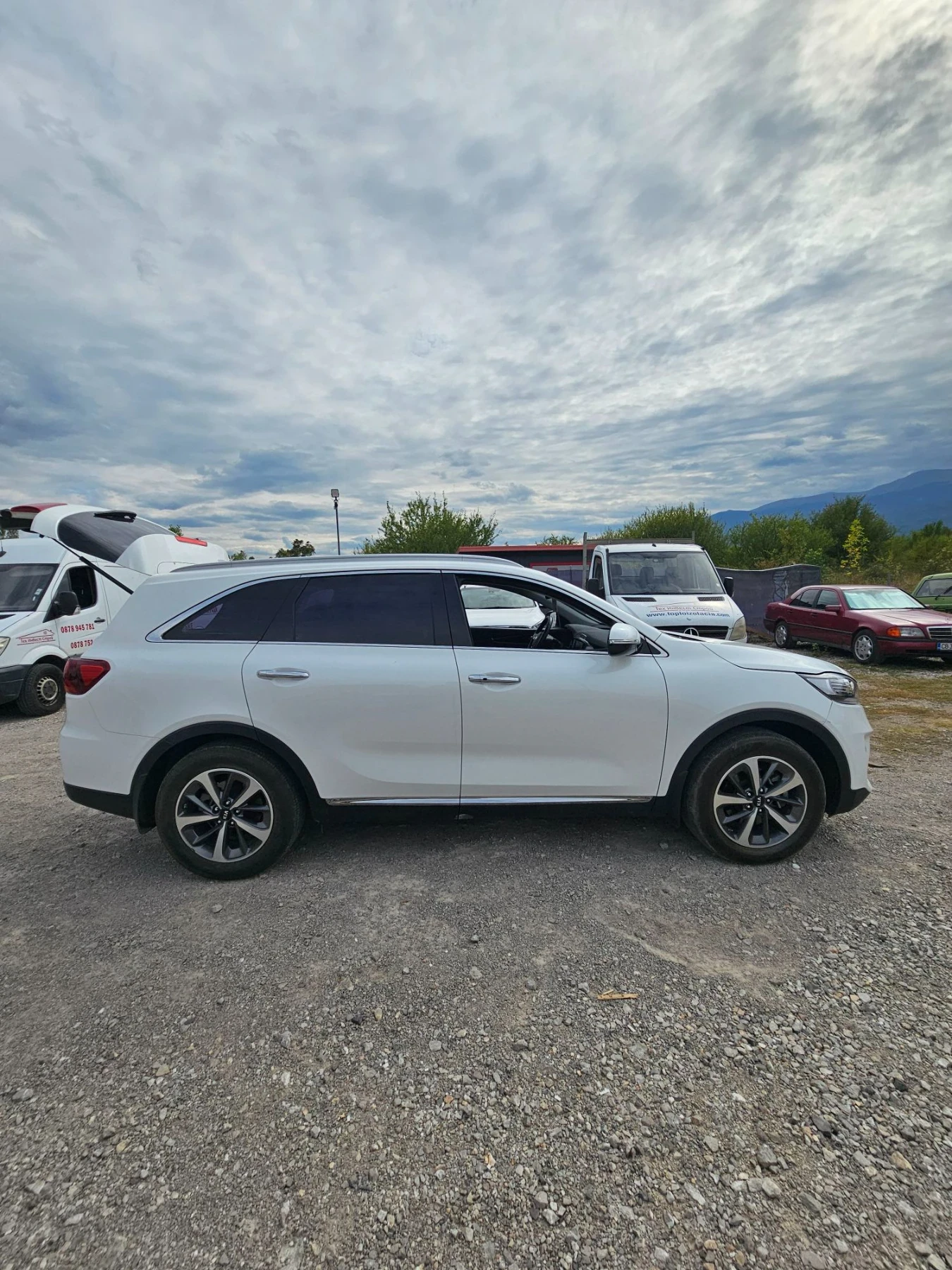 Kia Sorento Наличен в България!, снимка 3 - Автомобили и джипове - 56085459