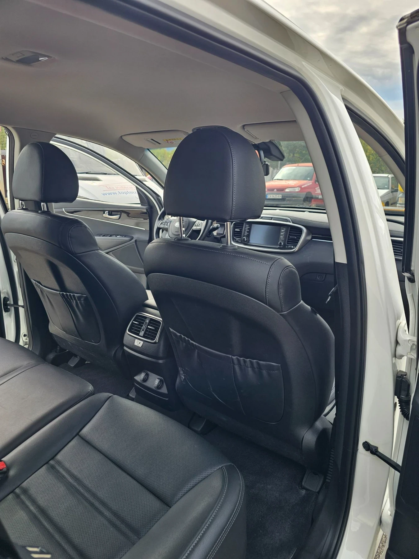 Kia Sorento Наличен в България!, снимка 12 - Автомобили и джипове - 56085459