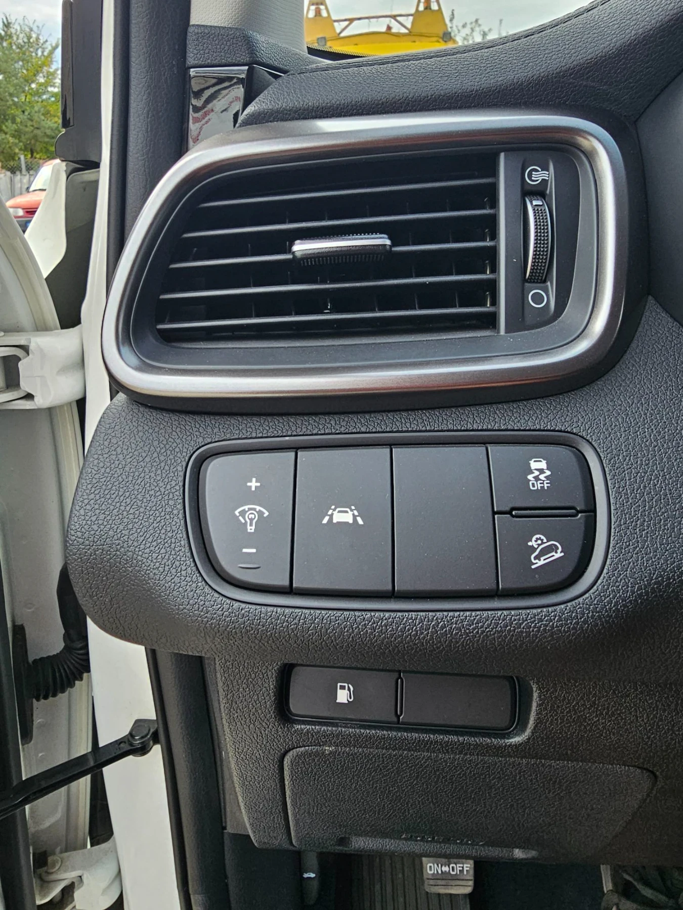 Kia Sorento Наличен в България!, снимка 9 - Автомобили и джипове - 56085459
