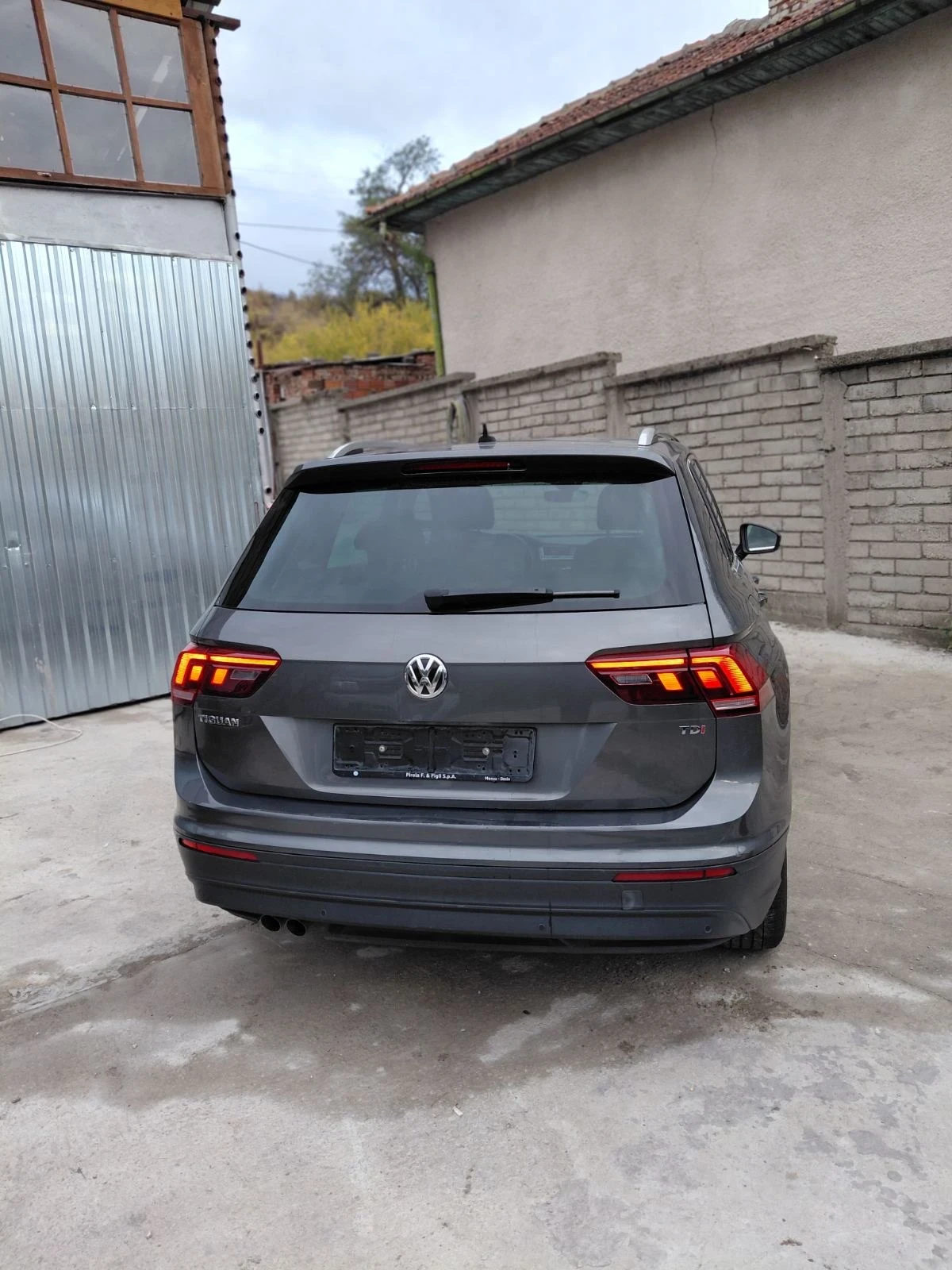 VW Tiguan, снимка 6 - Автомобили и джипове - 56470132