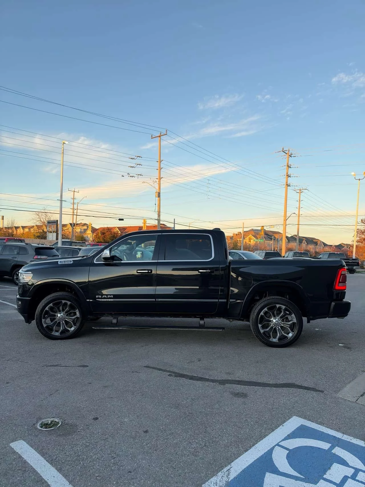 Dodge RAM 1500 * Limited 4x4 Crew Cab 5'7 Box * CARFAX *  | Mobile.bg � ����������� 5