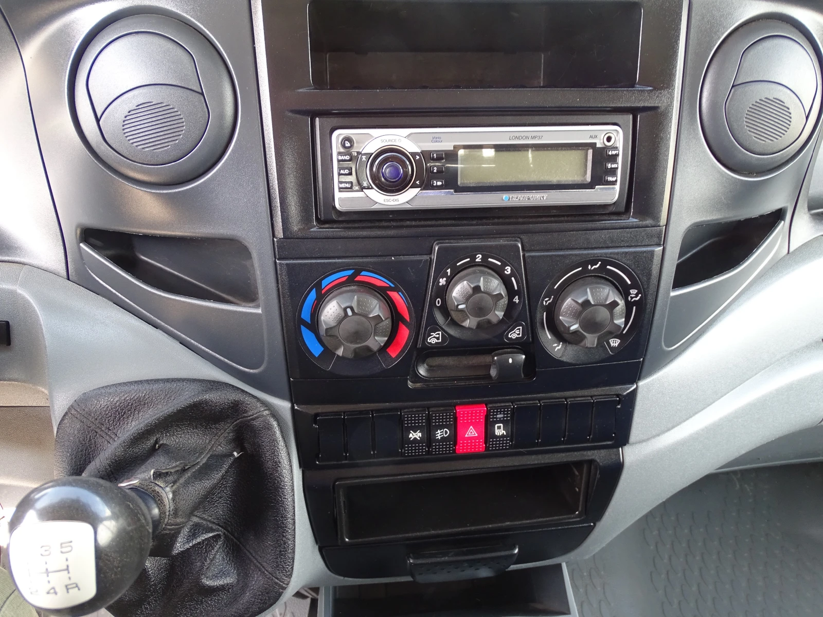 Iveco Daily 35C12   КАТ. * Б* 7-места, снимка 13 - Бусове и автобуси - 54774862