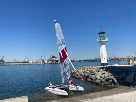 Ветроходна лодка Собствено производство TopCat K3X, снимка 1