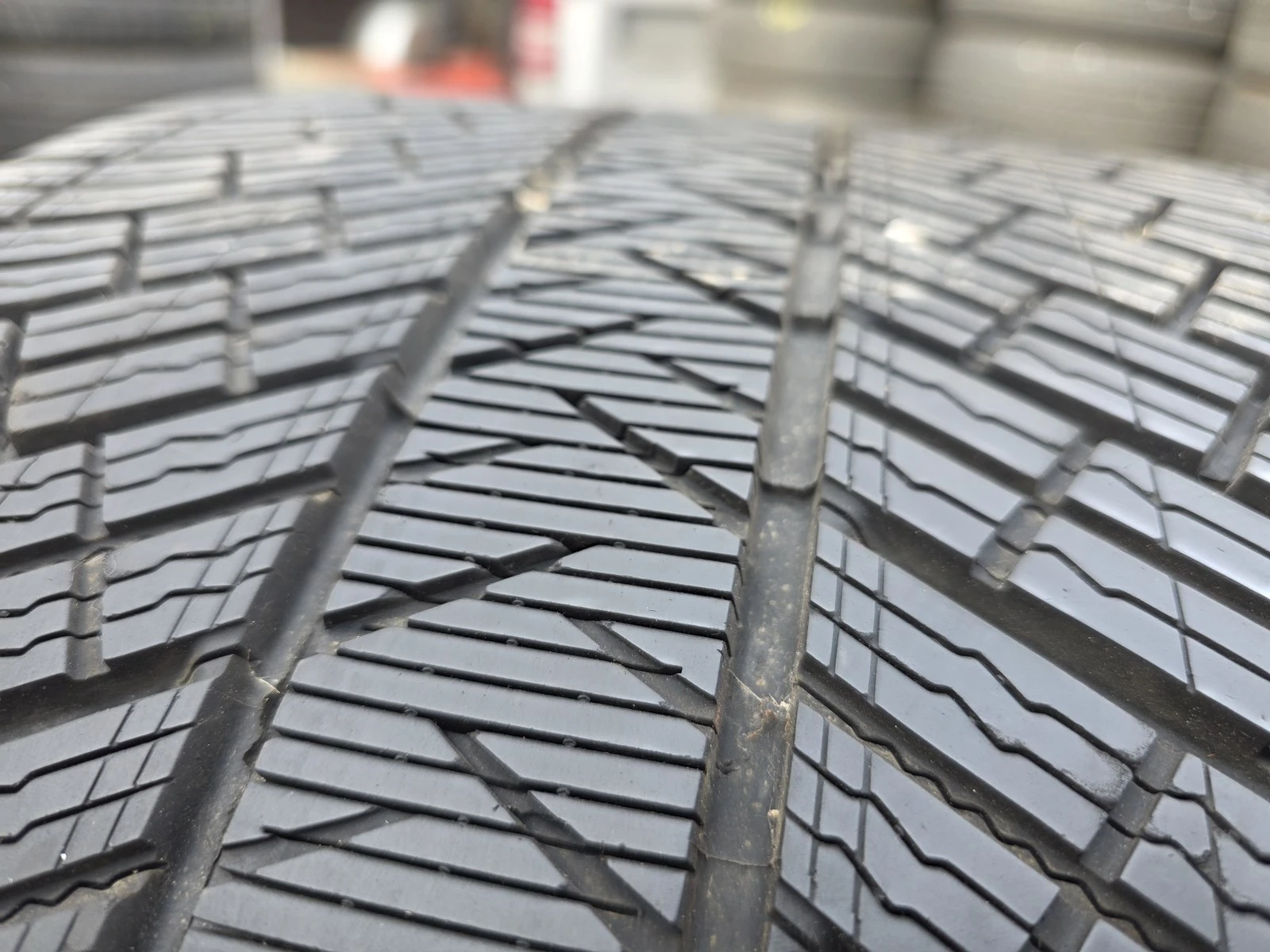 Гуми Зимни 295/30R20, снимка 4 - Гуми и джанти - 56724859