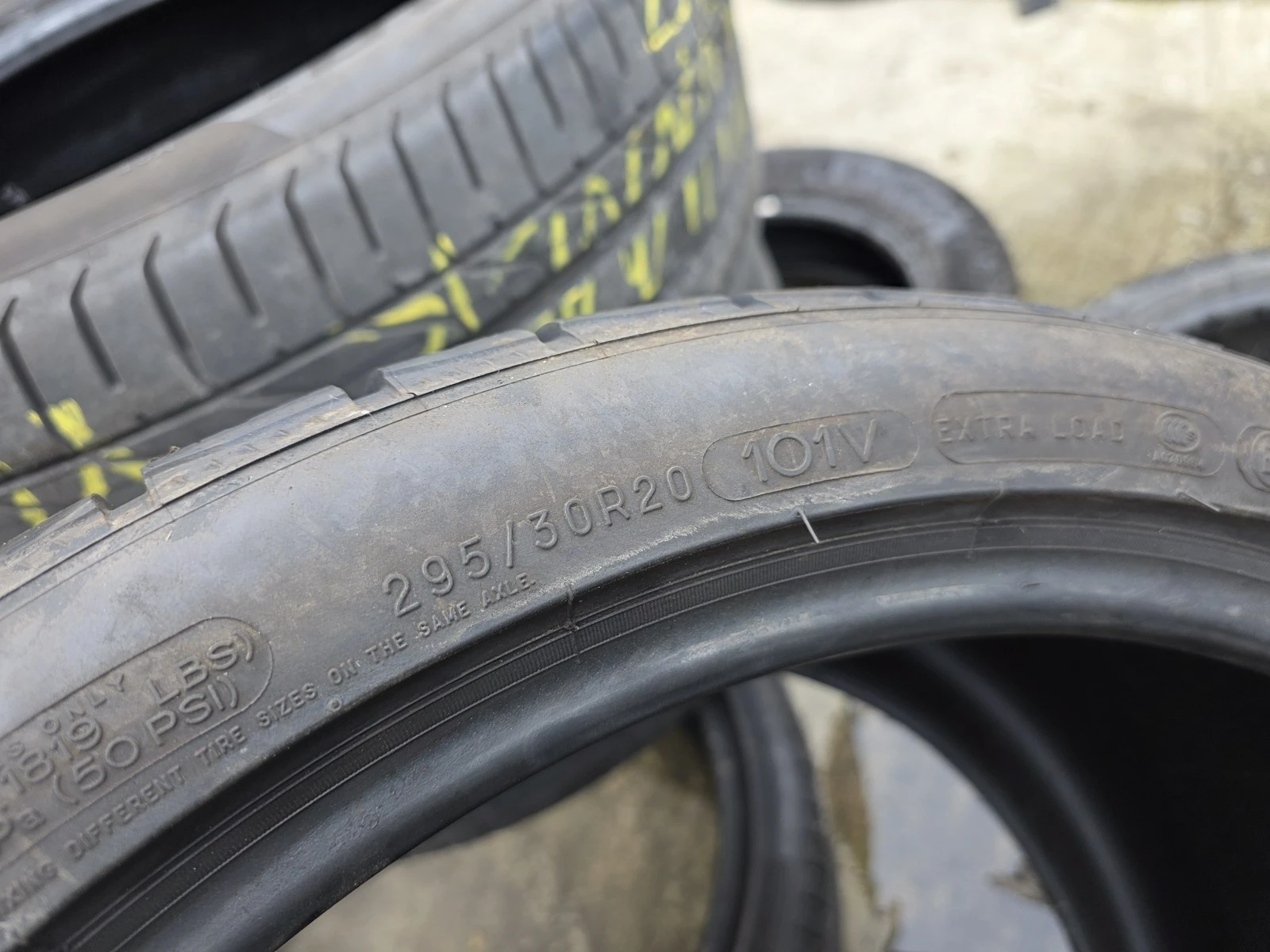 Гуми Зимни 295/30R20, снимка 5 - Гуми и джанти - 56724859
