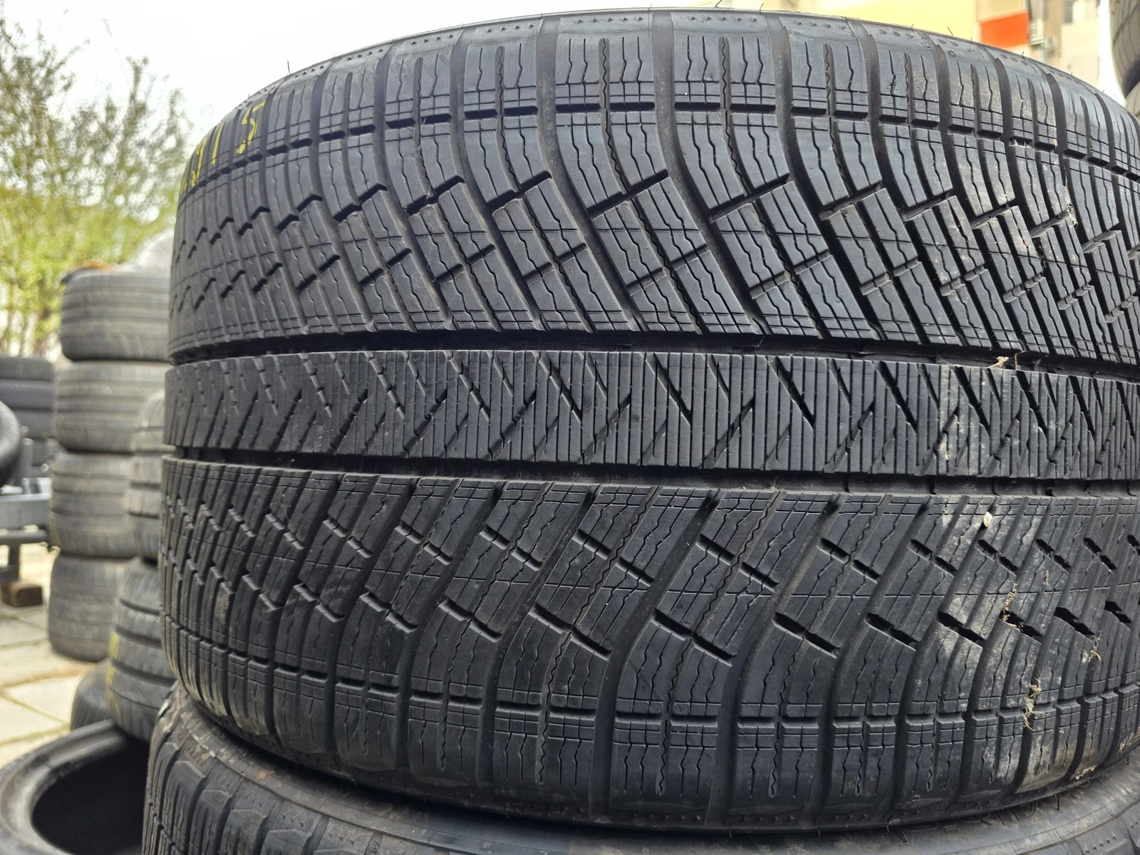 Гуми Зимни 295/30R20