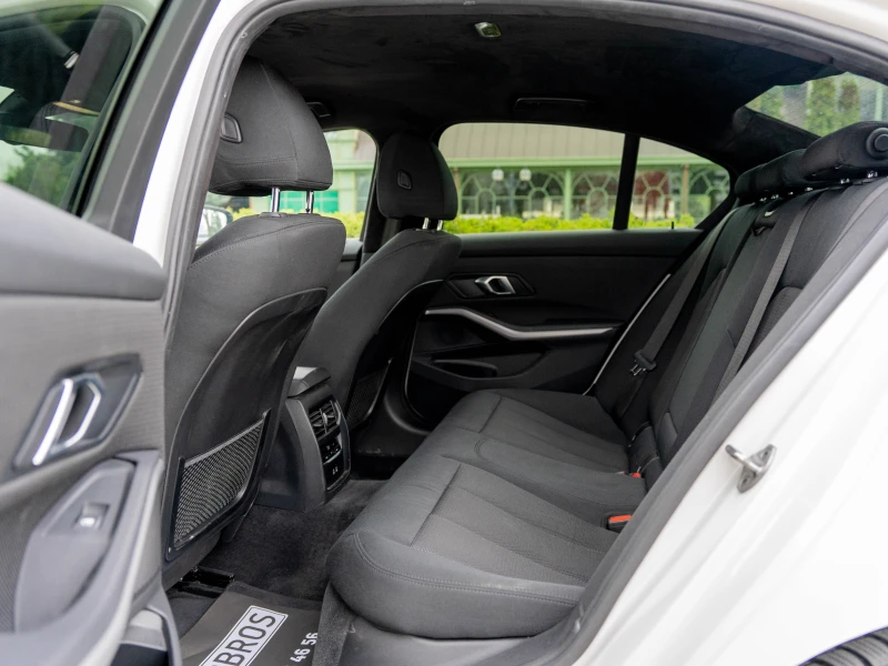 BMW 320 d xDrive M-Sport Facelift Mild-Hybrid Гаранционен, снимка 11 - Автомобили и джипове - 50496292