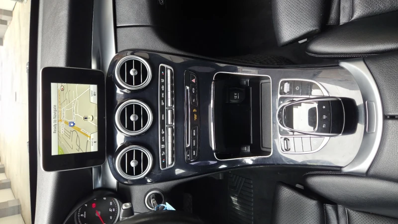 Mercedes-Benz C 220 Amg line, снимка 8 - Автомобили и джипове - 52055145