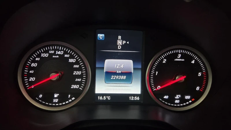 Mercedes-Benz C 220 Amg line, снимка 9 - Автомобили и джипове - 52055145
