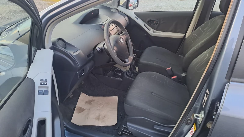Toyota Yaris 1.3i 16v 99k., снимка 11 - Автомобили и джипове - 53039664