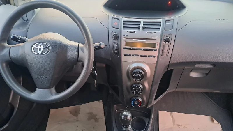 Toyota Yaris 1.3i 16v 99k., снимка 13 - Автомобили и джипове - 53039664