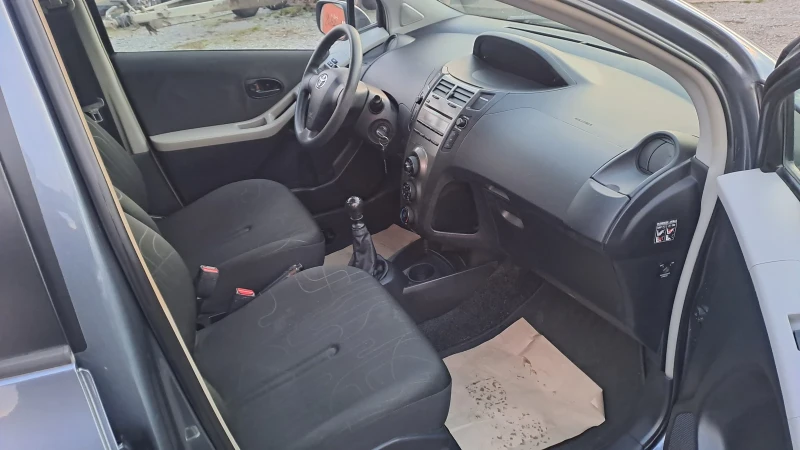 Toyota Yaris 1.3i 16v 99k., снимка 14 - Автомобили и джипове - 53039664