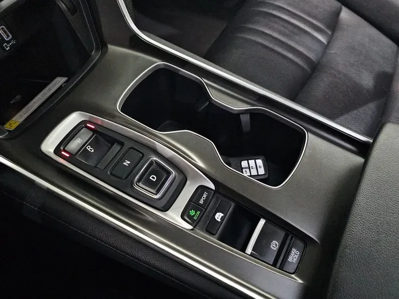Honda Accord Touring 2.0 Хибрид, снимка 8 - Автомобили и джипове - 55642806