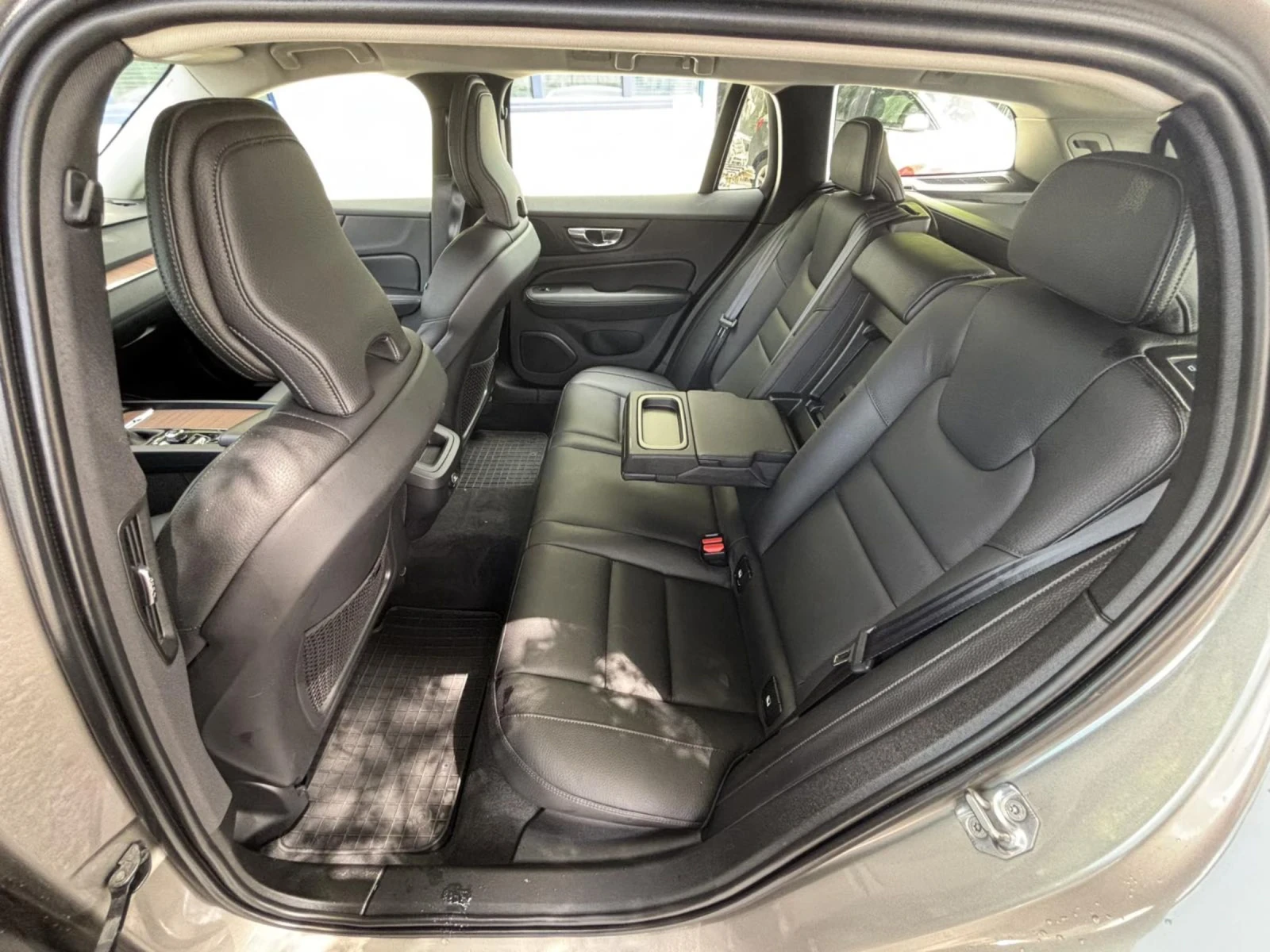 Volvo V60 2.0 - изображение 6