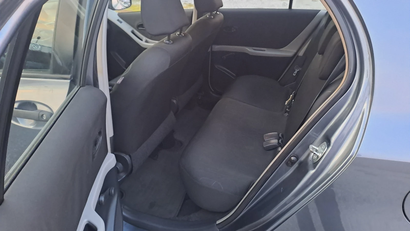 Toyota Yaris 1.3i 16v 99k. | Mobile.bg � ����������� 12