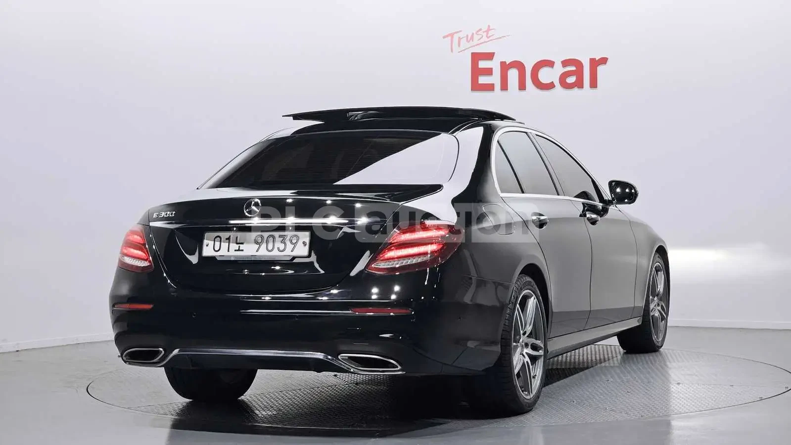 Mercedes-Benz E 300 | ПОДГРЕВ | ОБДУХВАНЕ | ПАНОРАМА | , снимка 3 - Автомобили и джипове - 54552224