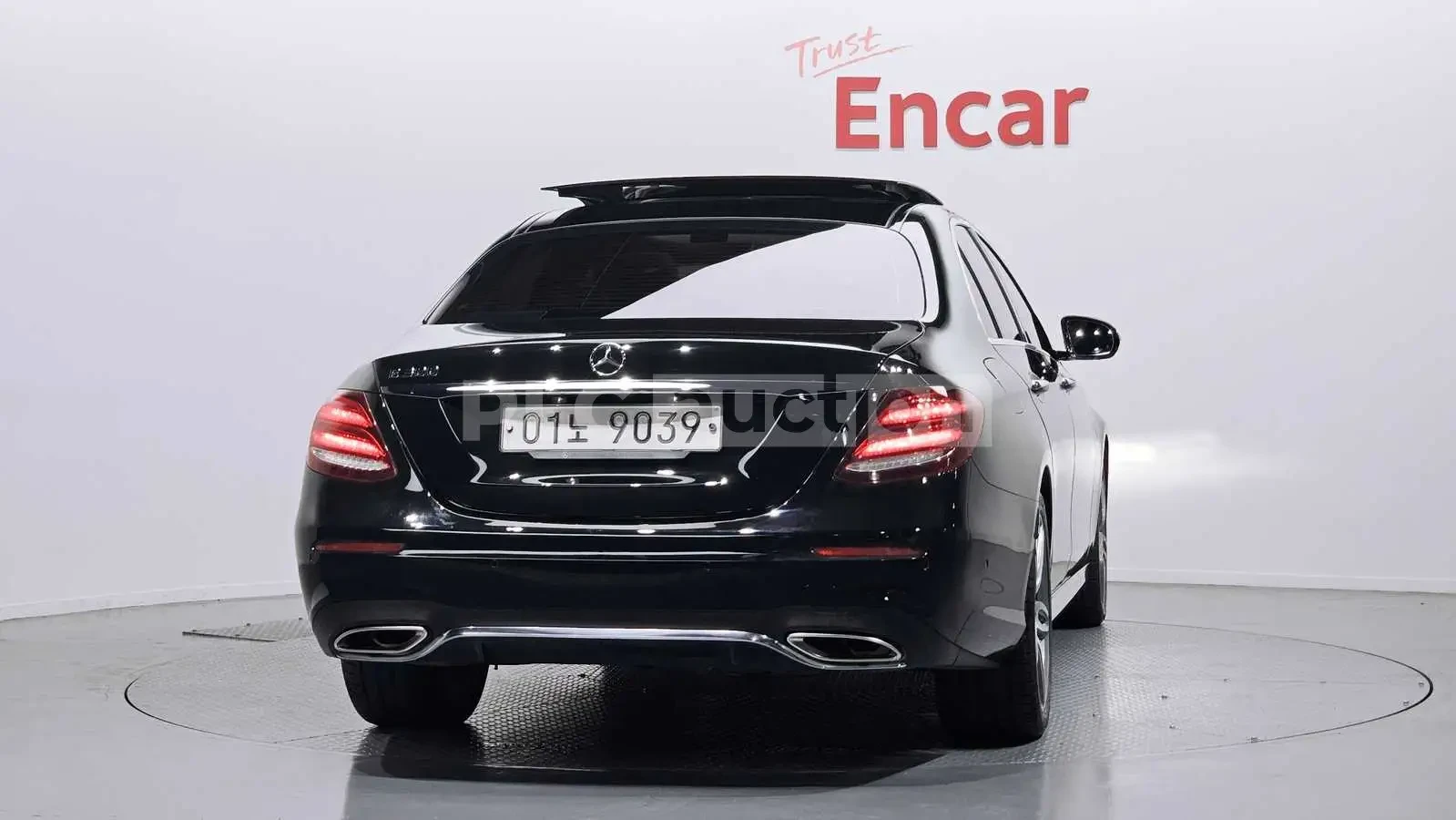 Mercedes-Benz E 300 | ПОДГРЕВ | ОБДУХВАНЕ | ПАНОРАМА | , снимка 4 - Автомобили и джипове - 54552224