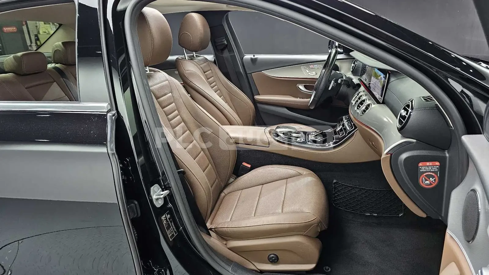 Mercedes-Benz E 300 | ПОДГРЕВ | ОБДУХВАНЕ | ПАНОРАМА | , снимка 9 - Автомобили и джипове - 54552224