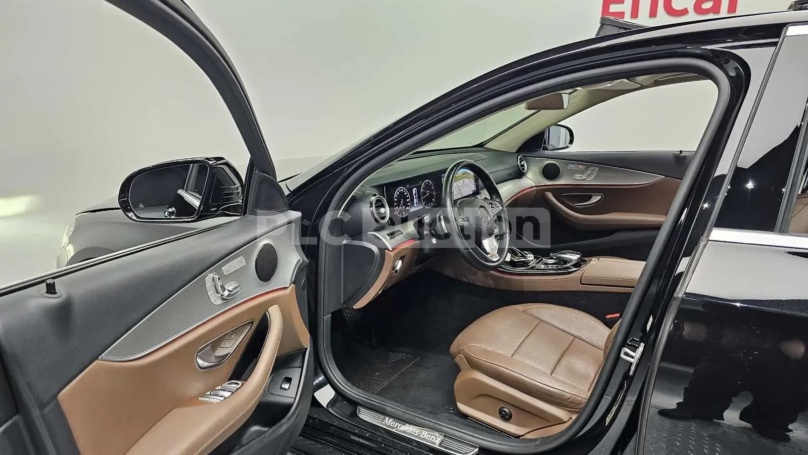 Mercedes-Benz E 300 | ПОДГРЕВ | ОБДУХВАНЕ | ПАНОРАМА | , снимка 6 - Автомобили и джипове - 54552224