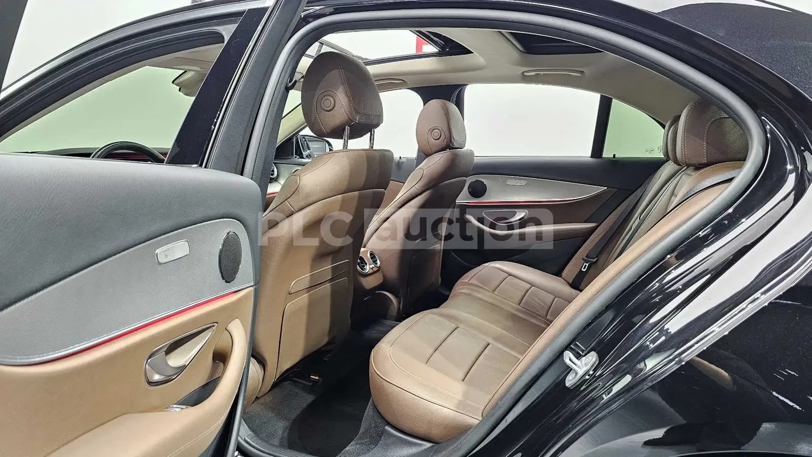 Mercedes-Benz E 300 | ПОДГРЕВ | ОБДУХВАНЕ | ПАНОРАМА | , снимка 10 - Автомобили и джипове - 54552224