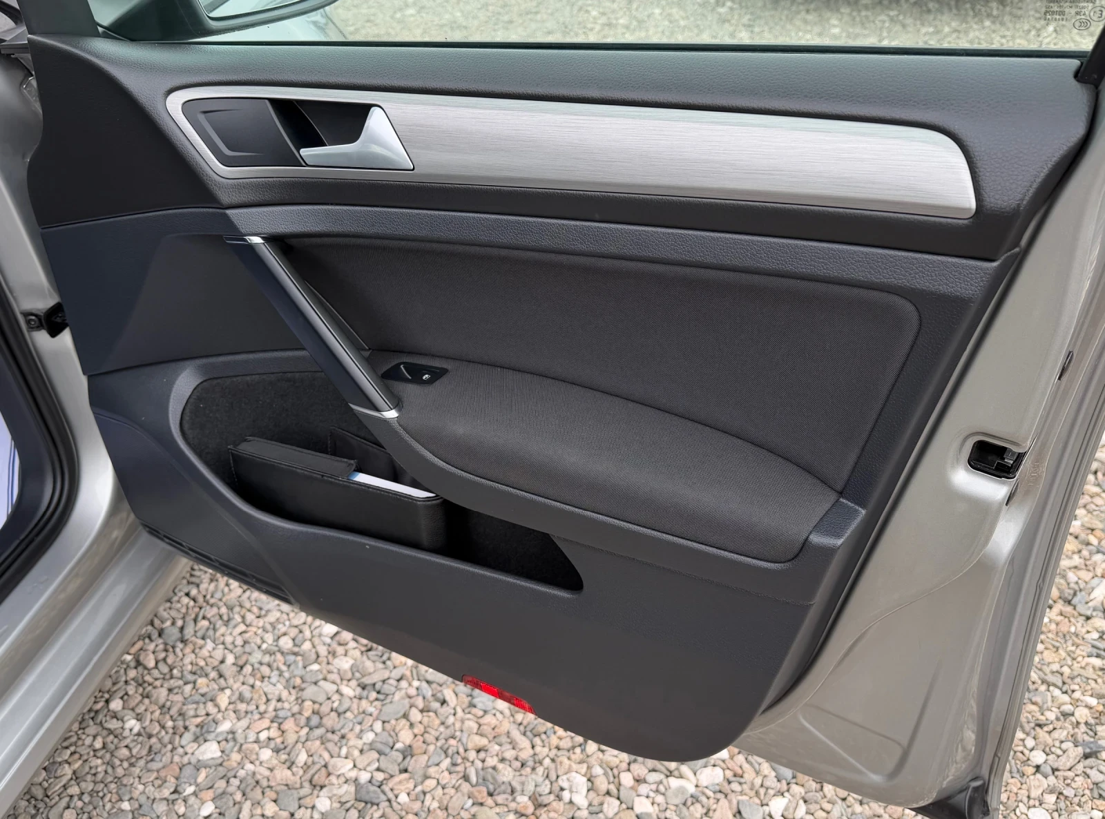 VW Golf 1.6 TDI * АВТОМАТ* , снимка 12 - Автомобили и джипове - 54609760